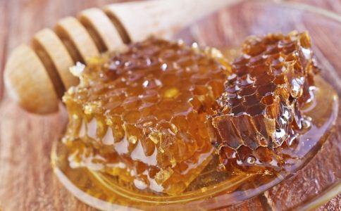 蜂蜜虽好 体质寒湿的人却不宜用 蜂蜜的禁忌有哪些 食用蜂蜜的注意事项 蜂蜜的注意事项