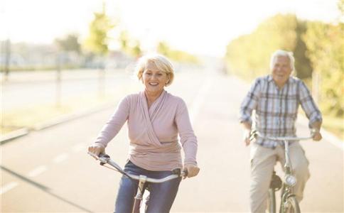 慢性病的老人 适合做哪些运动 慢性病老人做什么运动 老人运动要注意什么 老人可以做什么运动