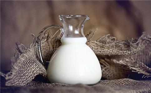 喝错牛奶伤身体 8种喝法不可取 什么时候喝牛奶最好 牛奶怎么喝 喝牛奶注意什么