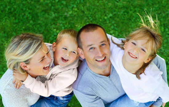 父母双方谁的基因决定孩子更多？