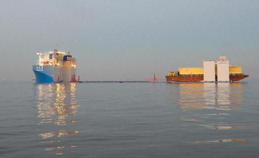 中国海军巨无霸船队曝光 可轻松托运辽宁舰 中国海军巨无霸船队曝光 可轻松托运辽宁舰