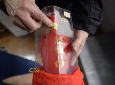 老人沉迷电视购物:一看就是通宵 花光15万存款