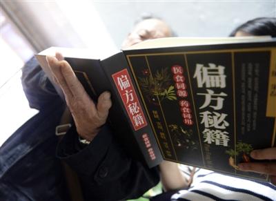 老人沉迷电视购物:一看就是通宵 花光15万存款