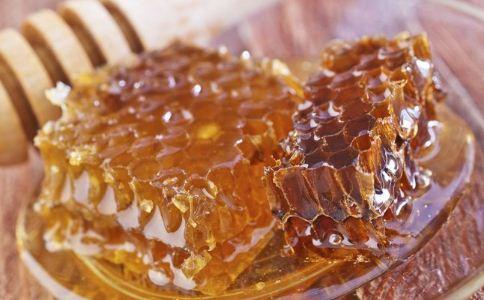 头皮屑多怎么办 头皮屑很多的原因 头皮屑很多吃什么