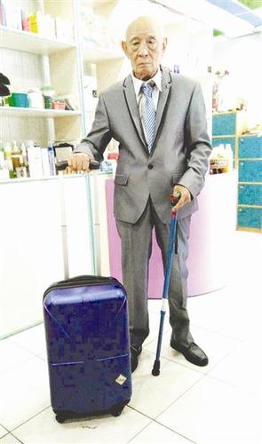 97岁台老兵四川省亲 77年后踏故土还是一口四川话