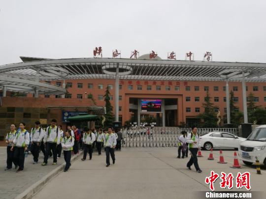 西安中学回应“规定男女交往距离3.6米”:系误读