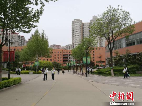 图为西安中学校内?！≌盆?摄