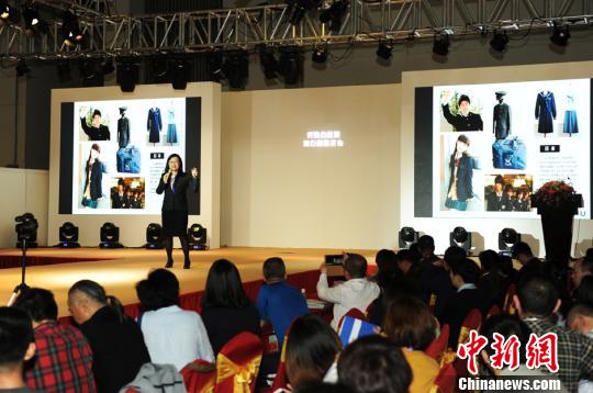 2018年校服流行趋势在沪发布 校服行业新标准有望成型