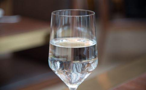 为何易胃痛 全是6个坏习惯导致 胃痛是什么原因 导致胃病的原因有哪些 胃痛吃什么好