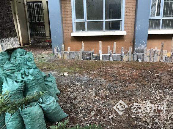 昆明一小区业主私挖地下室？业主：没破坏地基是铺设防水层