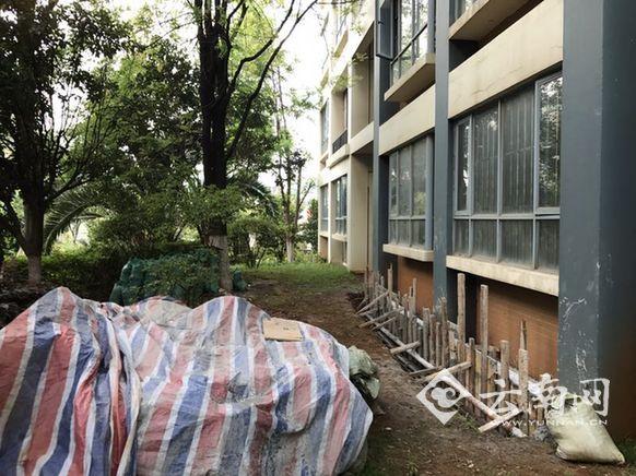 昆明一小区业主私挖地下室？业主：没破坏地基是铺设防水层