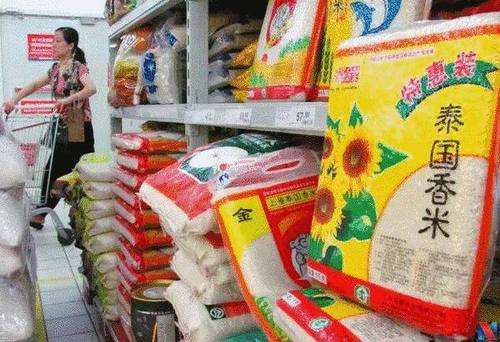 超市货架上的泰国香米