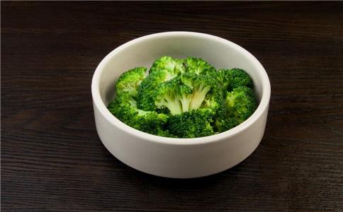 粉刺多说明肝不好 老中医教你如何养肝 肝不好有什么表现 粉刺多是什么原因 养肝的方法有哪些