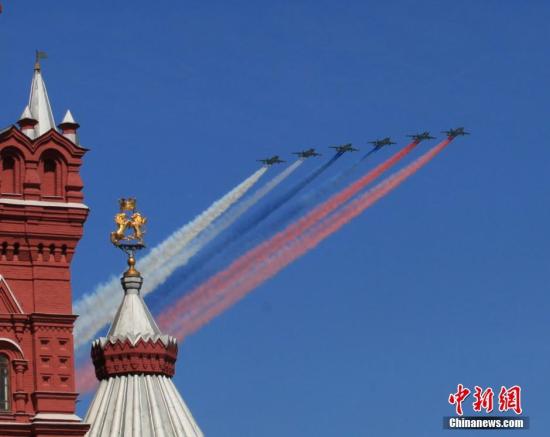 资料图：2016年5月9日，俄罗斯首都莫斯科红场举行阅兵式，纪念卫国战争胜利71周年。<a target='_blank' href='http://www.chinanews.com/'>中新社</a>记者 王修君 摄