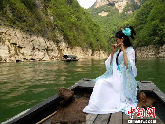 山水美人，相得益彰?！』朴?摄