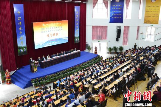 图为颁奖仪式?！⊥跹蘖?摄