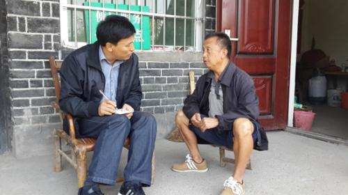 韩生学正在采访 点击进入下一页