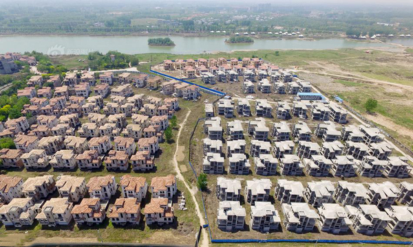 探访郑州最大停工别墅群 探访郑州最大停工别墅群