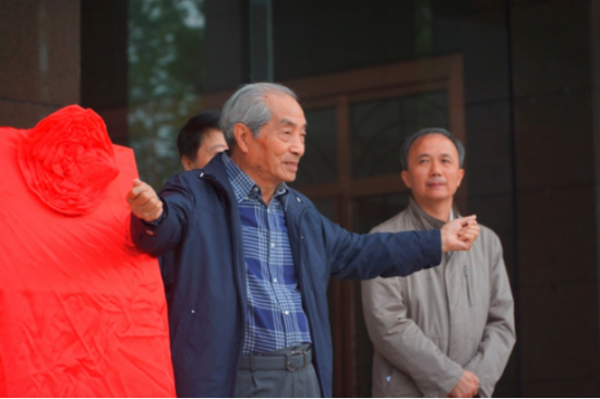 上海市文史研究馆馆员、书画研究社社长汪观清讲话