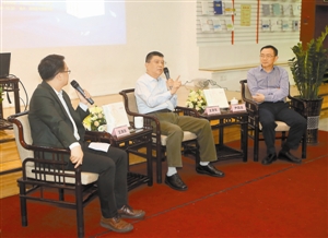 4月23日，“书香中国·全民阅读推广丛书”新书首发式暨高端对话在深圳图书馆南书房举行。记者 齐洁爽 摄