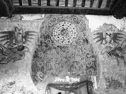 甘肃平凉300年古寺壁画被盗割损毁严重亟待抢救 被损毁的壁画(图片来源:中国甘肃网 摄影:何小龙)