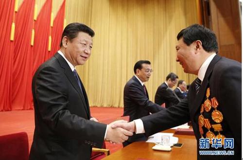 习近平号召“以劳动为荣”：激励劳动者，托举中国梦