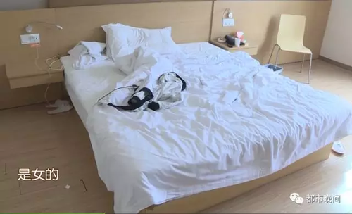 夫妻深夜回酒店床上竟躺着女学生 转眼丢了一万块