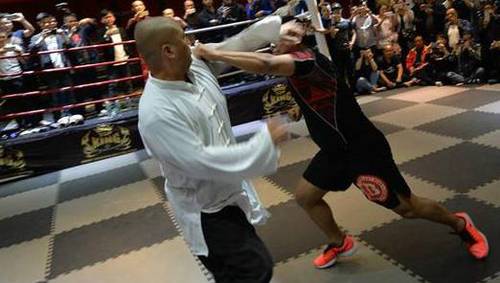 徐晓冬vs雷雷，雷雷20余秒被击倒