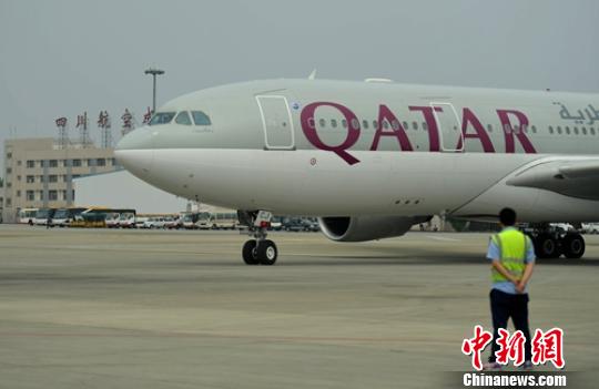 丹麦首相拉斯穆森乘专机抵达成都?！×踔铱?摄