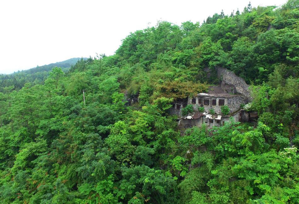 孤寡老人花26万为修墓3 孤寡老人花26万为修墓3