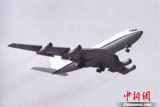 飞行的“运-10” 资料图 摄 飞行的“运-10” 资料图 摄