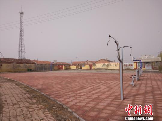 东号村所在乡镇——公会镇上人烟稀少 陈溯 摄