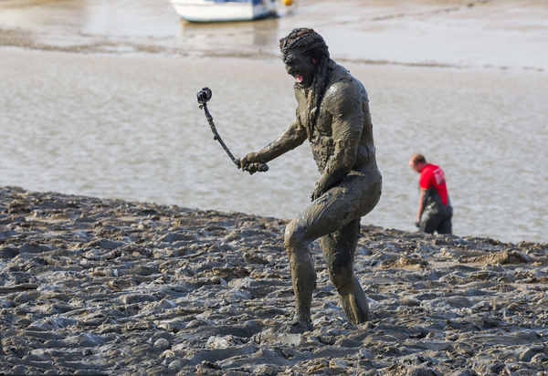 英国上演滚泥巴大赛3 英国上演滚泥巴大赛3