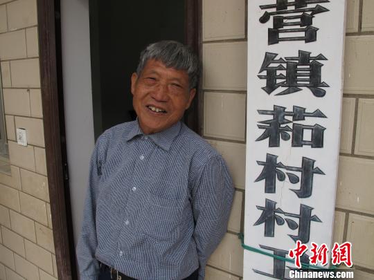 图为李豪准备下班 张丹 摄 图为李豪准备下班 张丹 摄