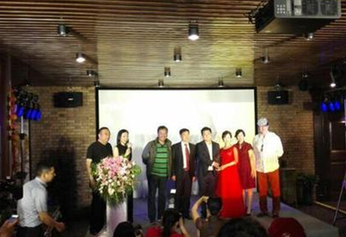 中国主持人公益基金企业家捐助仪式现场