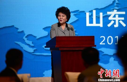 国务院侨办主任裘援平5月3日晚间出席在山东济南举行的“第三期科创委员和海外博士走进侨梦苑”活动并致辞说：“科技创新发展的春天，海归创新创业的春天来了！”。邱江波摄