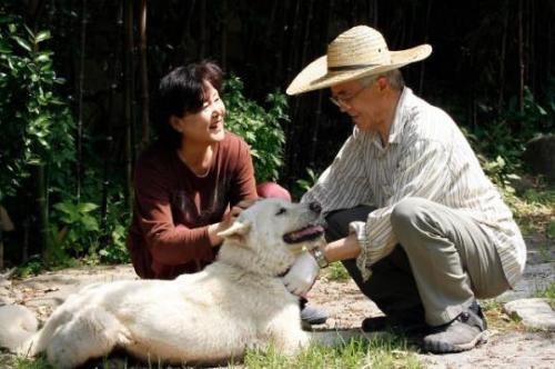 文在寅与妻子共度时光。(图片来源：韩联社)