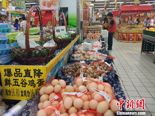 超市里正在售卖的鸡蛋。<a target='_blank' href='http://www.chinanews.com/' >中新网</a>记者 李金磊 摄