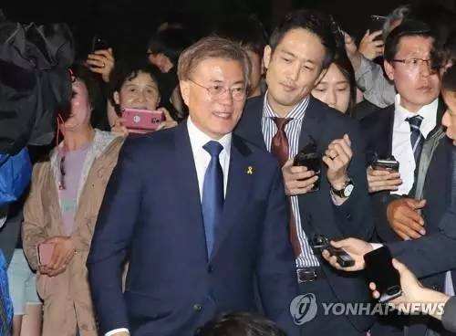 韩国总统刚上任1分钟 就给军方打电话问朝军动向