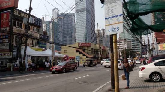 菲民众对杜特尔特咋评价?有人把和总统合照挂满墙