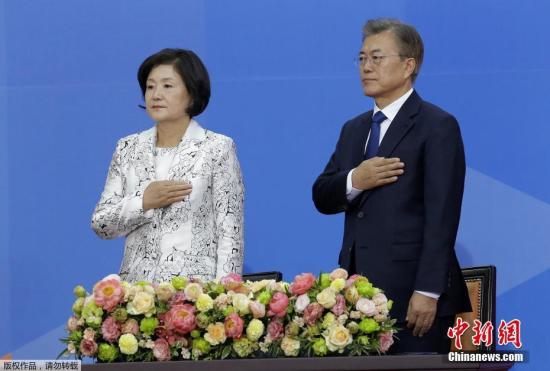 当地时间5月10日，在大选中取得胜利的文在寅正式宣誓就任韩国第19届总统。据报道，10日清晨，韩国中央选举管理委员会发布的计票数据显示，韩国共同民主党候选人文在寅在第19届总统选举中以41.08%的得票率获胜，当选新一任总统。