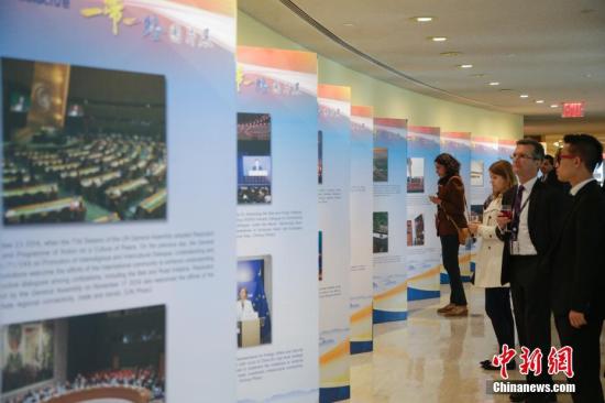 当地时间5月8日，“加强国际合作，实现共赢发展——‘一带一路’图片展”在纽约联合国总部拉开帷幕。 <a target='_blank' href='http://www.chinanews.com/'>中新社</a>记者 廖攀 摄