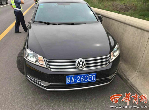 司机高速超车道上逆行57公里疑似毒驾 已弃车逃离