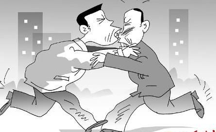 情侣校园搂抱被殴 网友：大学恋爱都不准谈了？