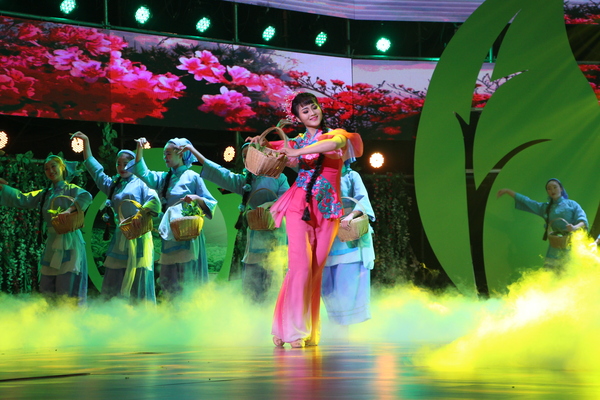 3、茶乡四月好风光。王勇生  摄影