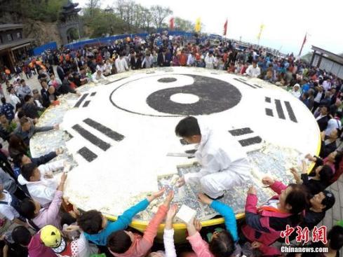 5吨重豆腐1小时被吃光 5吨重豆腐1小时被吃光