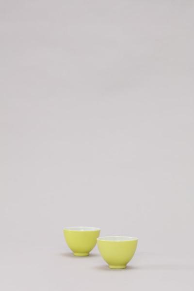 清雍正 柠檬黄釉杯一对