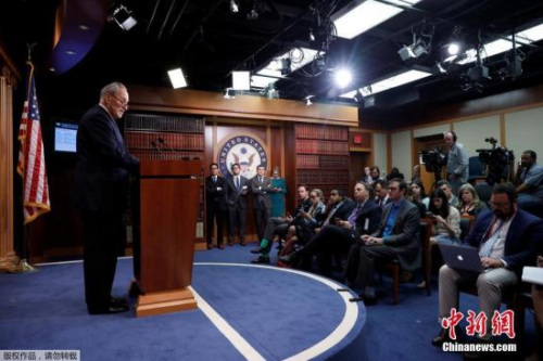 图为当地时间2017年5月9日，美国白宫发言人斯派塞发表声明称，总统特朗普撤去联邦调查局局长詹姆斯·科米的职务。