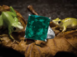 22.22克拉天然哥伦比亚穆索无经处理祖母绿配钻石戒指，David Morris