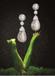 天然海水珍珠配钻石吊耳环一对